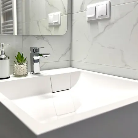 K22 Galeria Mokotow Modzelewskiego Apartment *