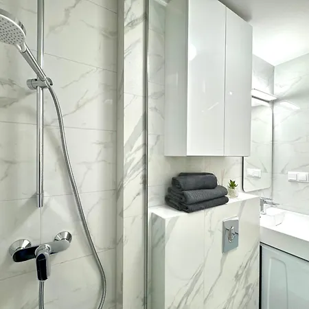 K22 Galeria Mokotow Modzelewskiego Apartment *