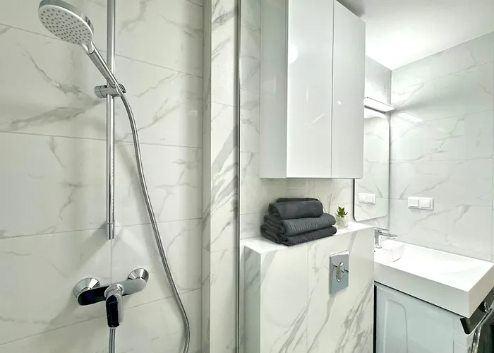 K22 Galeria Mokotow Modzelewskiego Apartmán *