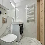 K22 Galeria Mokotow Modzelewskiego Daire Varşova
